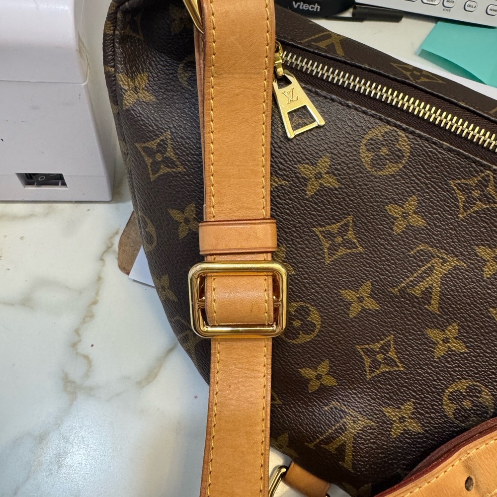 Louis Vuitton Monogram bumbag - Picture 9 of 15